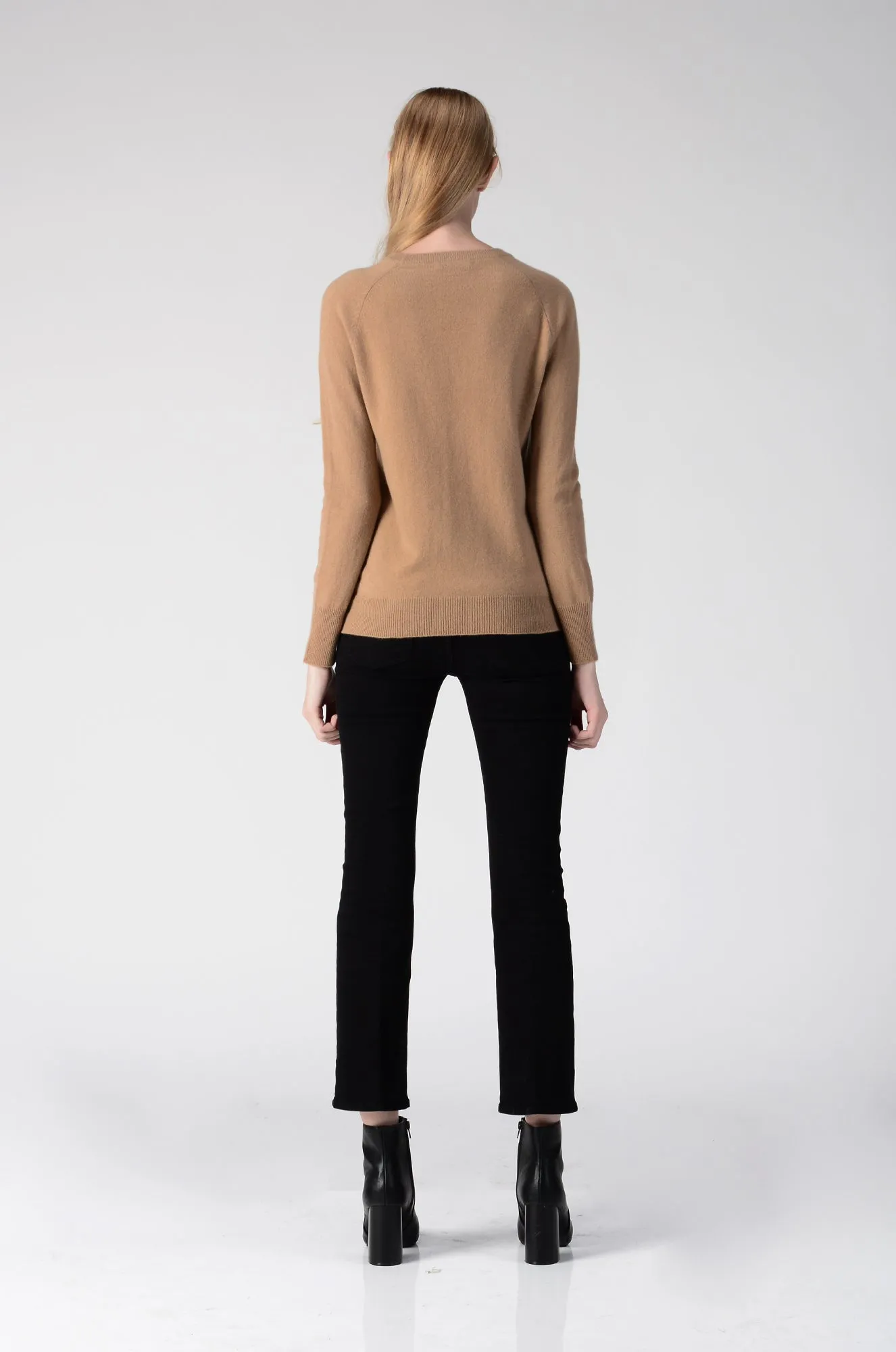 Classic Crew Neck Sweater_Camel