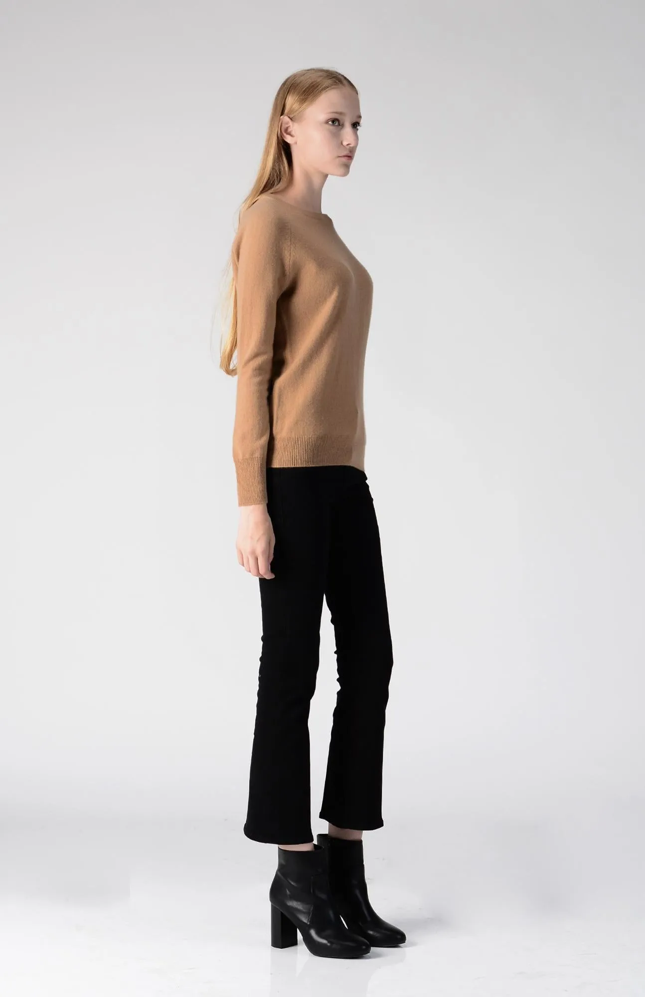 Classic Crew Neck Sweater_Camel